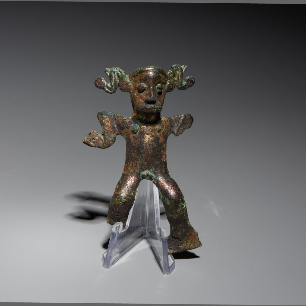 Panamá, Coclé Tumbaga Lintu figuuri. 800-1500 jKr. Korkeus 6,8 cm. Espanjan tuontilisenssi. #1.1