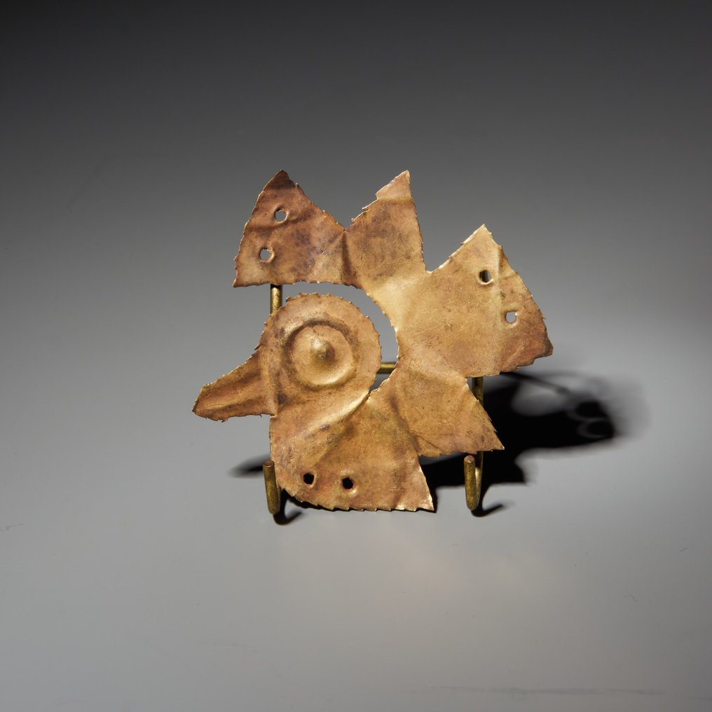 Chancay, Peru Gold Teller mit einem Vogel. 800-1000 n. Chr. 5,5 cm. Spanische Importlizenz. #1.1