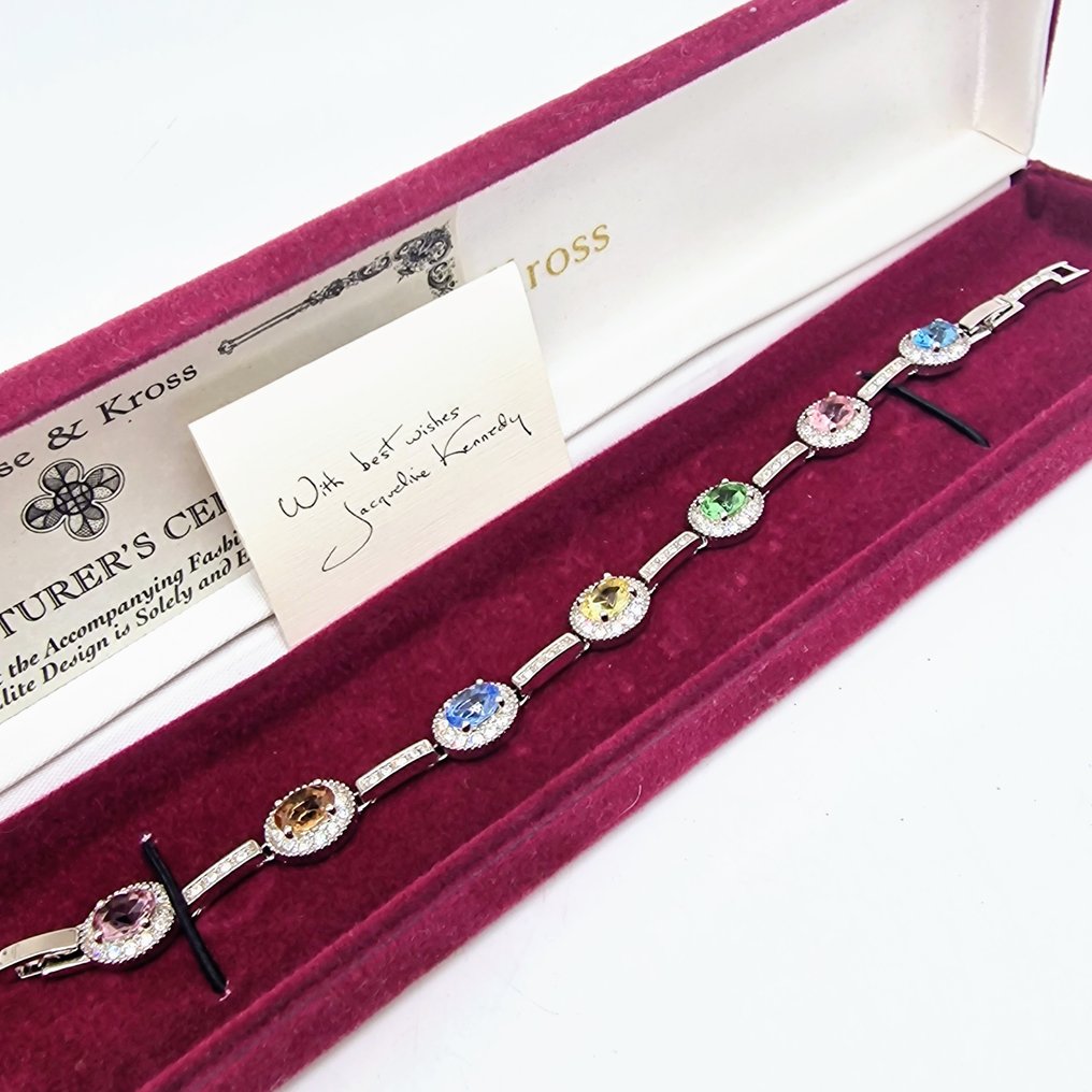 Jacky 收到 JFK 为她生日送的礼物，由 Jack 送出。 - 手镯 - 水晶宝石 #1.0