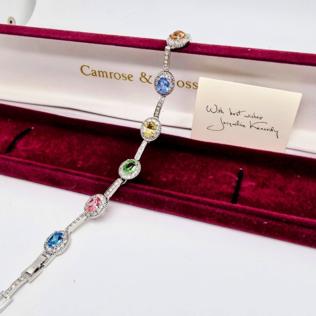 Jacky 收到 JFK 为她生日送的礼物，由 Jack 送出。 - 手镯 - 水晶宝石 #4.3