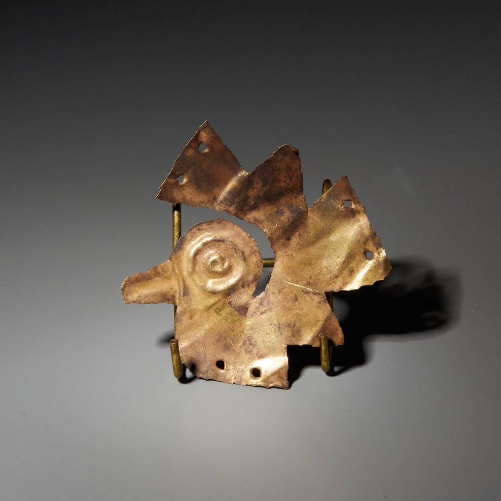Chancay, Peru Ouro Prato de um pássaro. 800-1000 DC. 5,5 cm. Licença de importação espanhola. #1.1