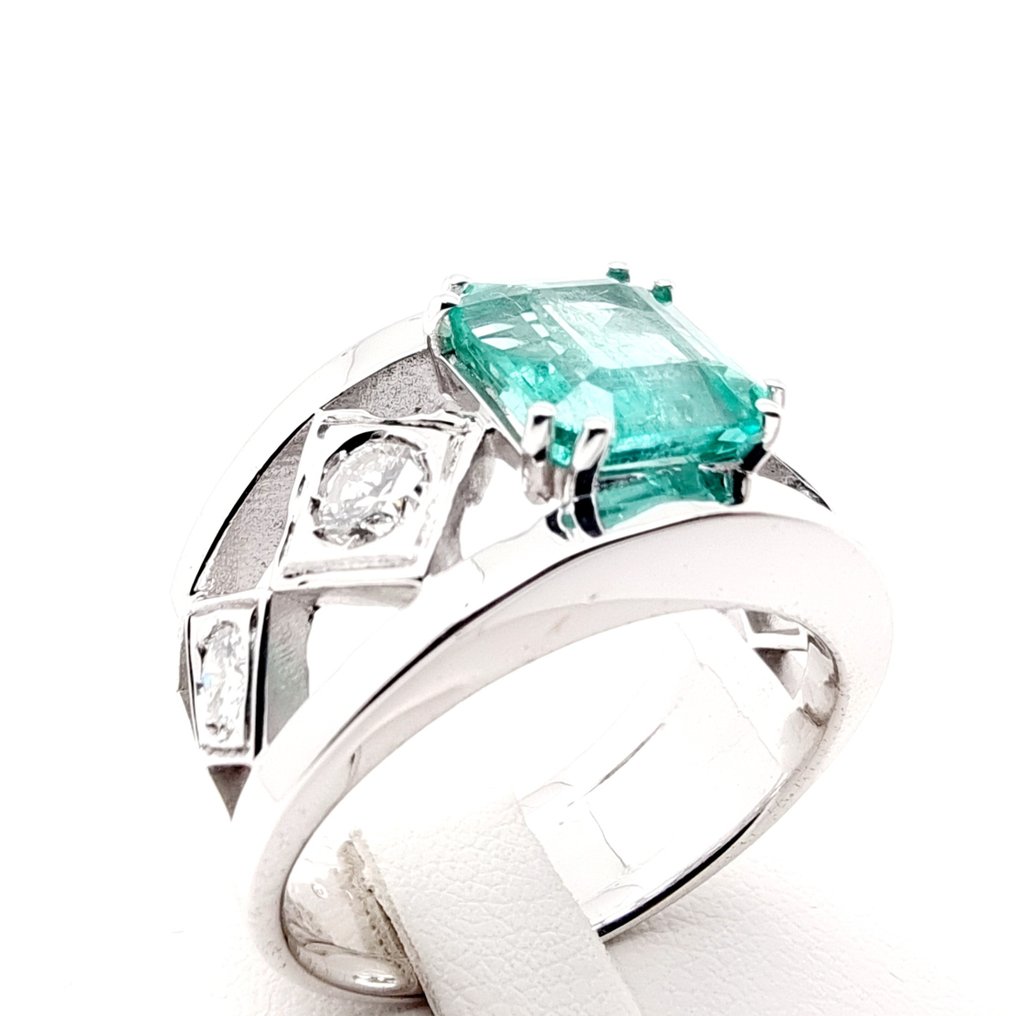 Ring White gold Emerald - Diamond  #1.1