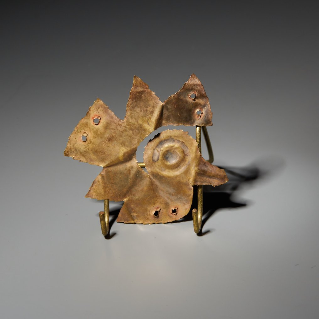 Chancay, Peru Gold Teller mit einem Vogel. 800-1000 n. Chr. 5,5 cm. Spanische Importlizenz. #1.2