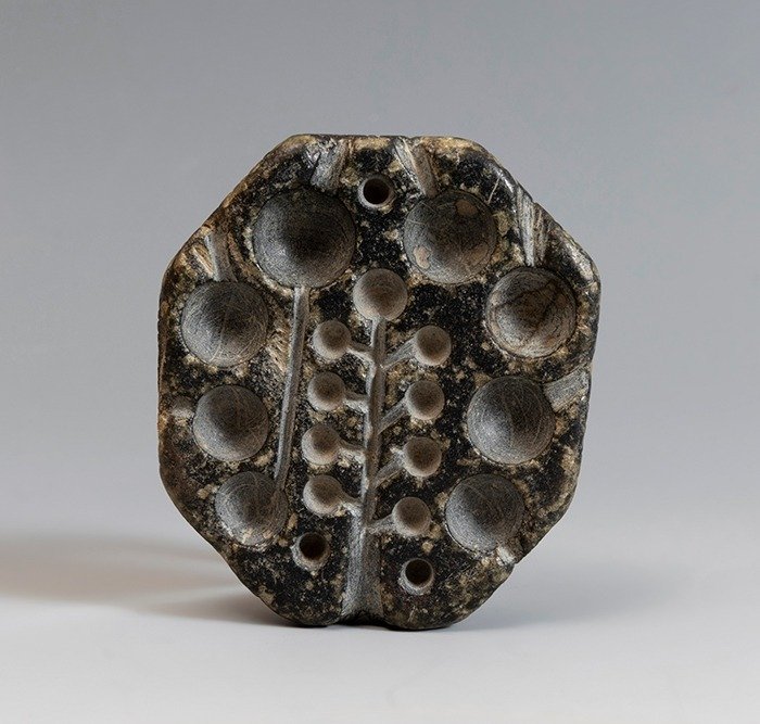 Fønikisk Skifer Smykkeform. 1. årtusinde f.Kr. 7,8 cm længde. #1.1