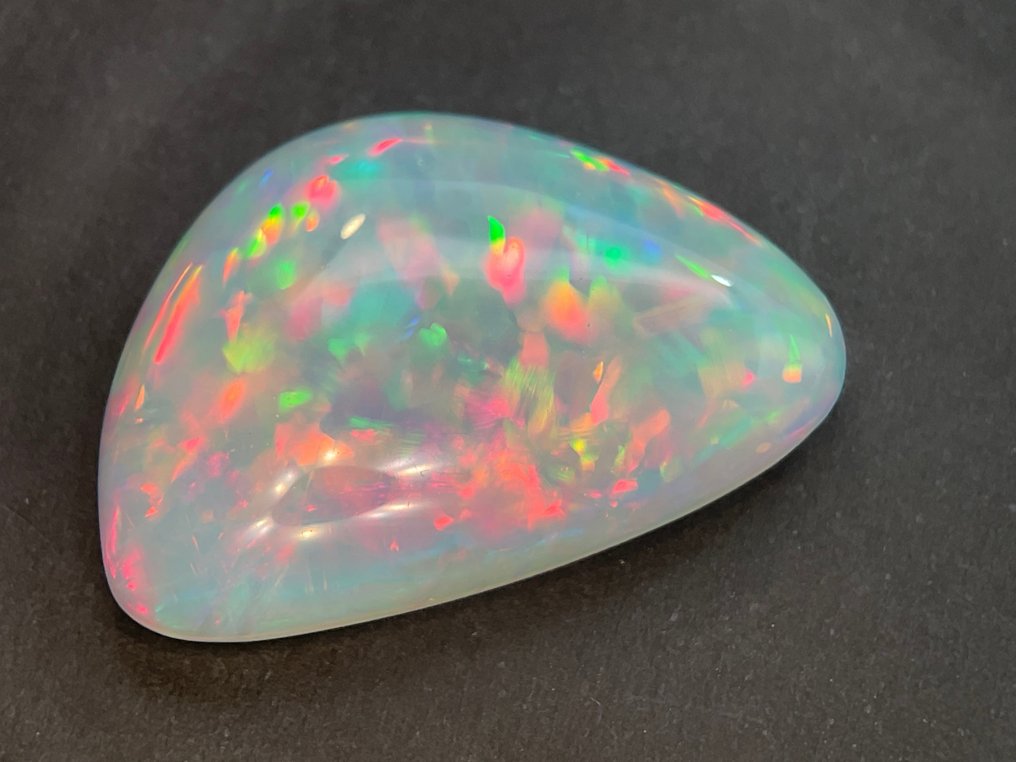 White + Play of Color (Vivid) Crystal Opal - 13.77 ct #2.1
