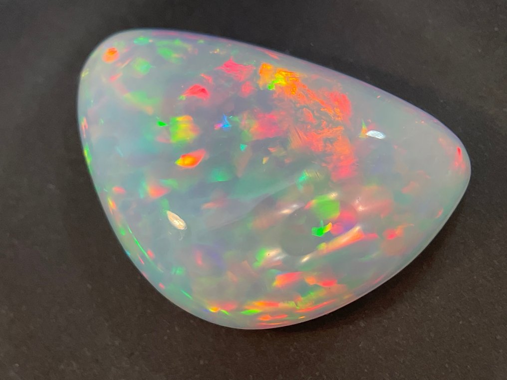 White + Play of Color (Vivid) Crystal Opal - 13.77 ct #2.2