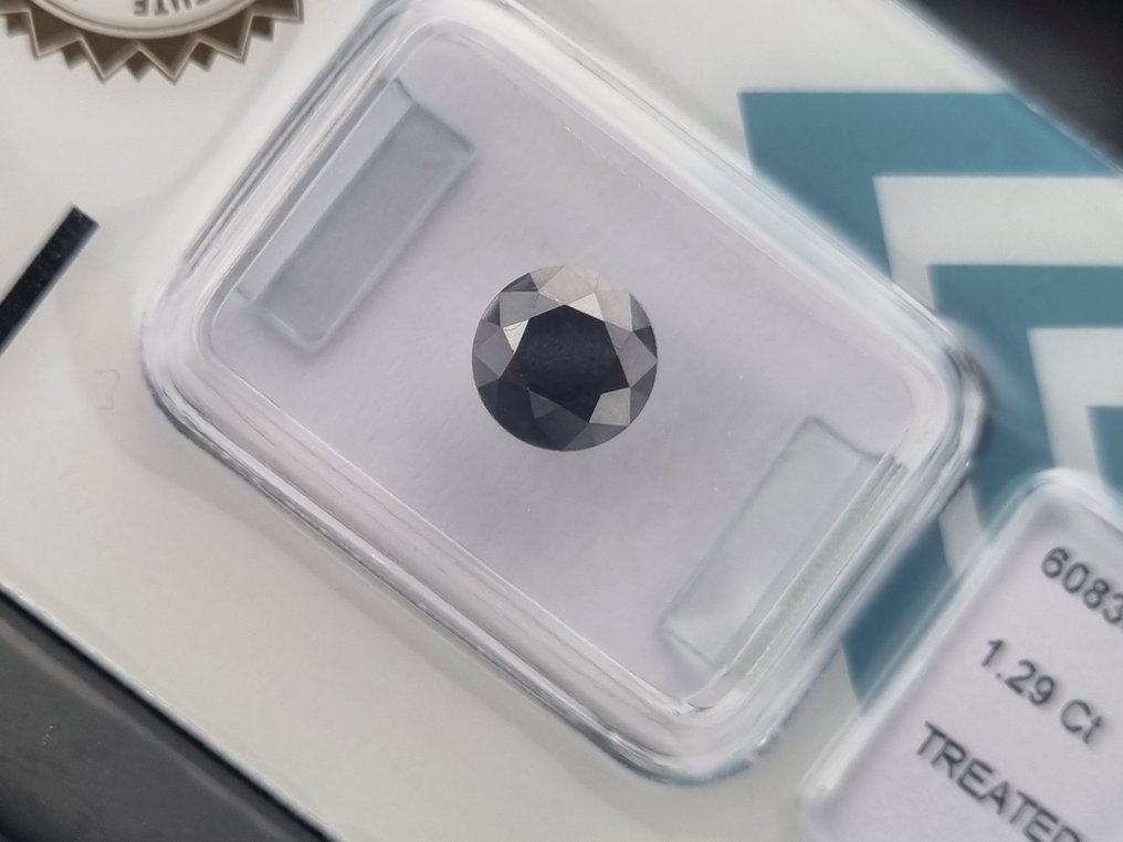 Nincs minimálár - 1 pcs Gyémánt  (Színkezelt)  - 1.29 ct - A laboratóriumi jelentésben nincs megadva - IGI (B) #1.0