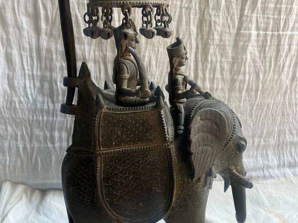 Großer Elefant mit Mahout und Würdenträger sitzend – 41 cm - Bronze - Indien - Ende des 19. – Anfang des 20. Jahrhunderts #2.1