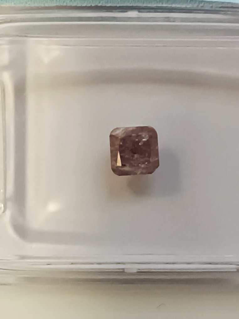 1 pcs Diamant  (Naturligt färgad)  - 0.32 ct - Fyrkantig - Fancy deep Lilaaktig Rosa - I3 - International Gemological Institute (IGI) #1.1