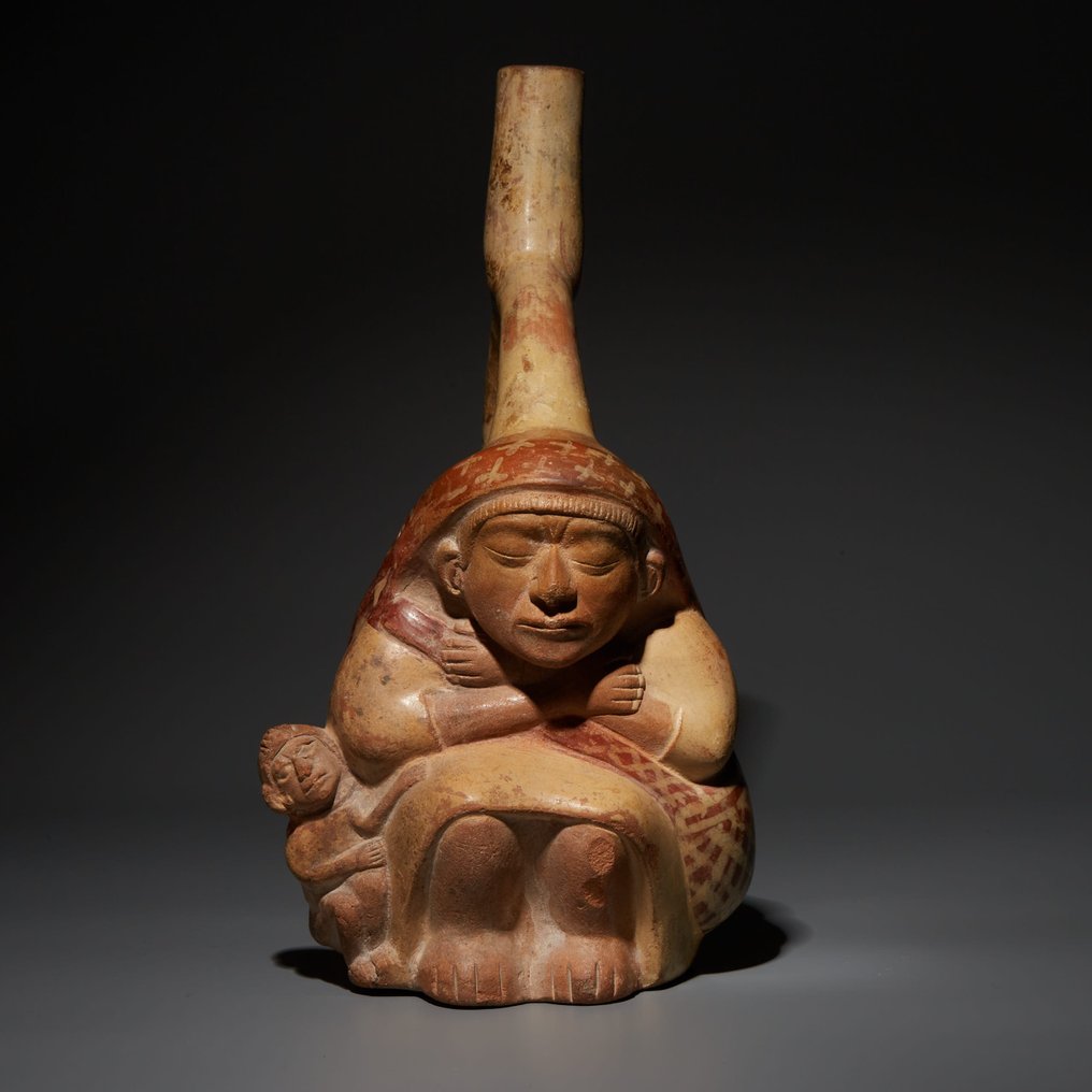 Moche, Perú Terrakotta Sovande mamma. Huaco av högsta kvalitet. 1:a-4:e århundradet e.Kr. 24 cm Höjd. Spansk exportlicens. #1.2