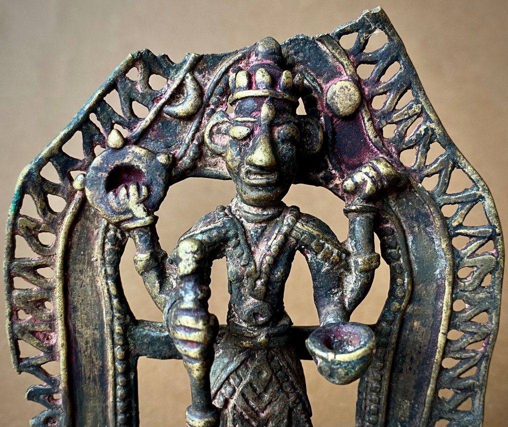 Devotionele sculptuur van Govinda Bhairava (tribal) - Wegwerpwasbronsgieten - India - Britse Raj (1858-1947) #1.1