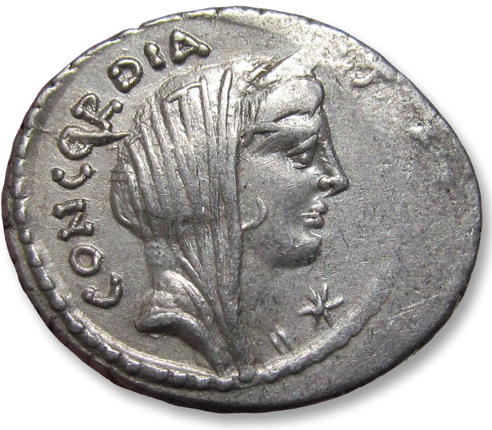 Roman Republic. L. Mussidius Longus, 42 BC. Denarius Rome mint - Shrine of Venus Cloacina - variety with star symbol on obverse #1.1