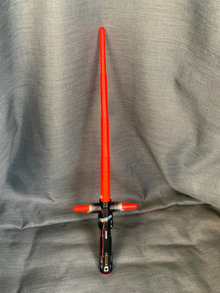 Star Wars Episode VII: The Force Awakens - Lightsaber, signed by Adam Driver (Kylo Ren/Ben Solo) - with Beckett Certificate #3.2