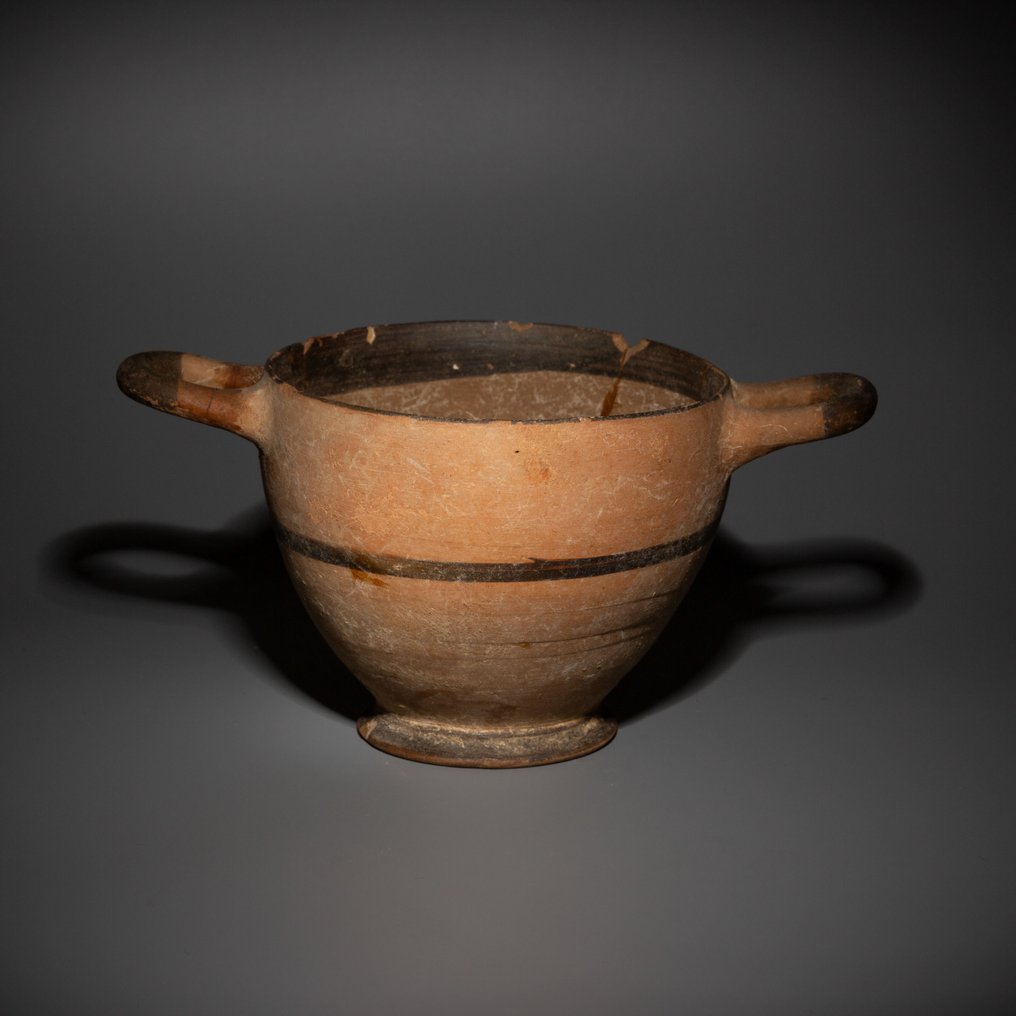 Korintisk, gammelgresk Keramikk Skyphos. 6. århundre f.Kr. 8,5 cm Høyde. #1.1
