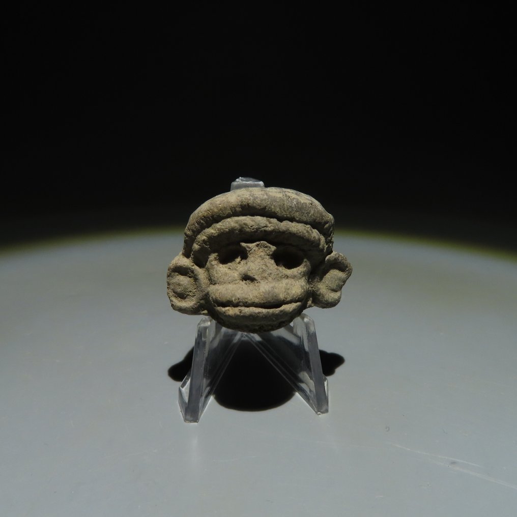 Maya Terrakotta Monkey Head Figur. ca. 600-900 e.Kr. 2,5 cm. Spansk importlicens. #1.2