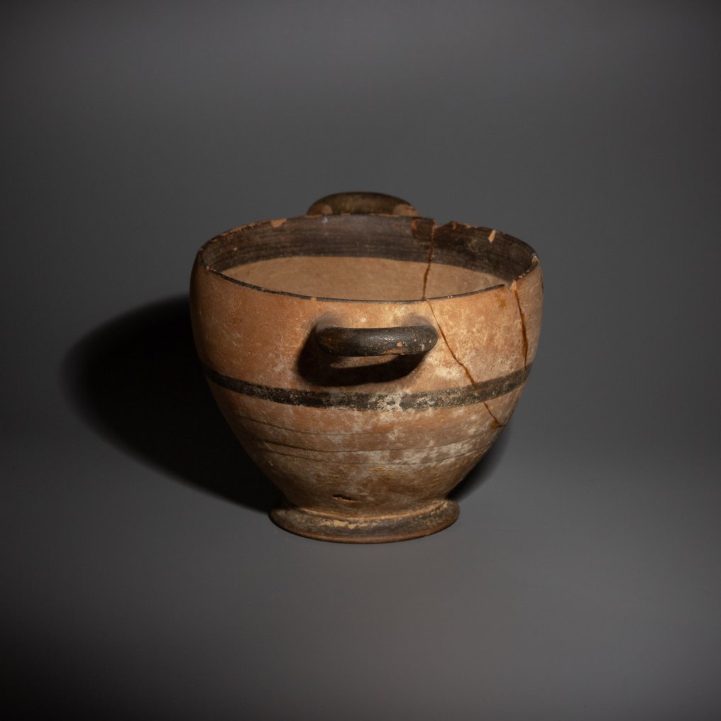 Korintisk, gammelgresk Keramikk Skyphos. 6. århundre f.Kr. 8,5 cm Høyde. #2.1