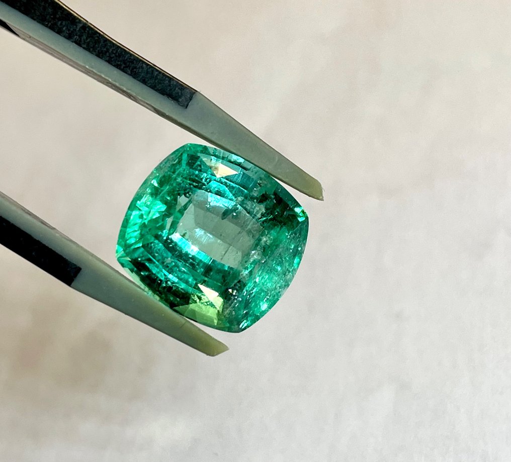 Green Emerald  - 6.95 ct - Gem research Swiss Lab (GRS) #2.1