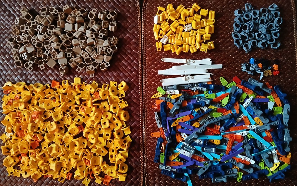 Lego Circa 750 Minifigure Body Wear parts Catawiki