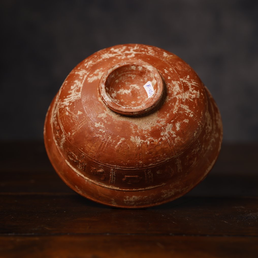 Roma antica Ciotola in terra sigillata con un bellissimo decoro. - 6.5 cm #4.3