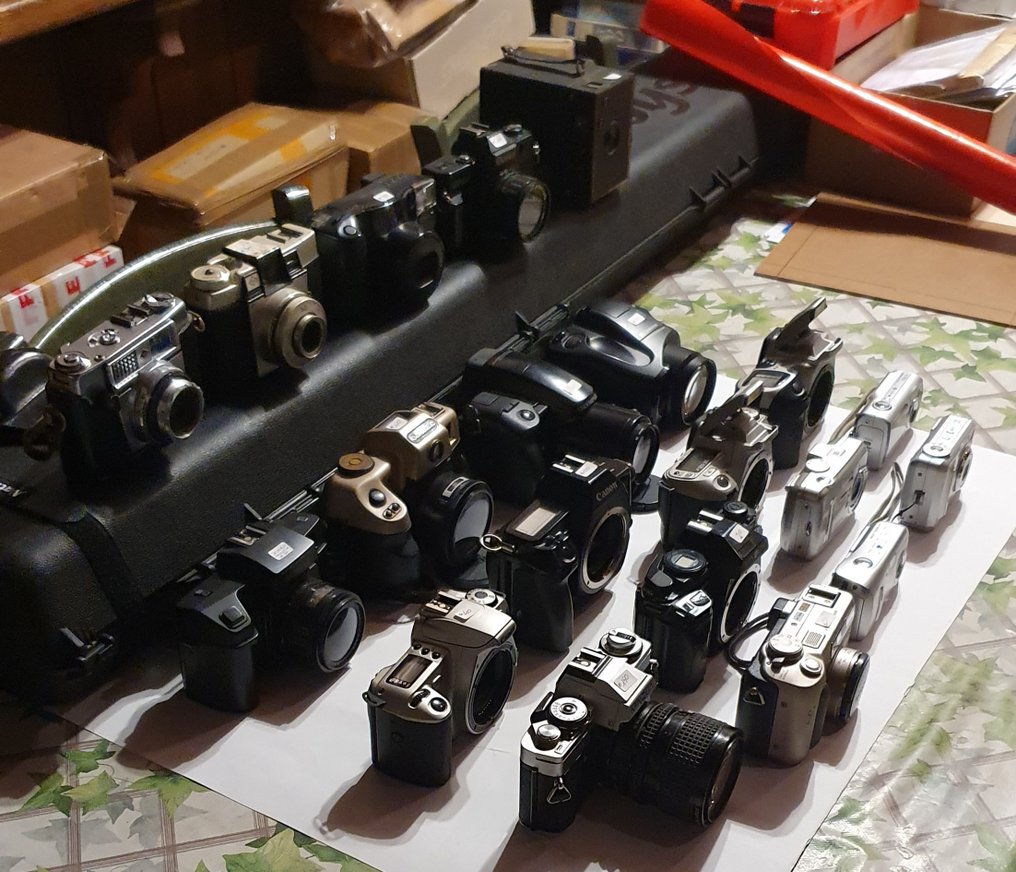 Canon, Chinon, Kodak, Minolta, Olympus, Sony collection of 20 analog