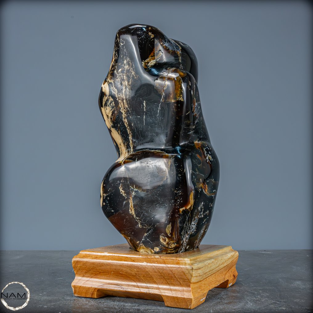 Καταπληκτικό φυσικό κόκκινο / μπλε κεχριμπάρι. Ελεύθερη μορφή σε σταντ- 1784.49 g #3.2