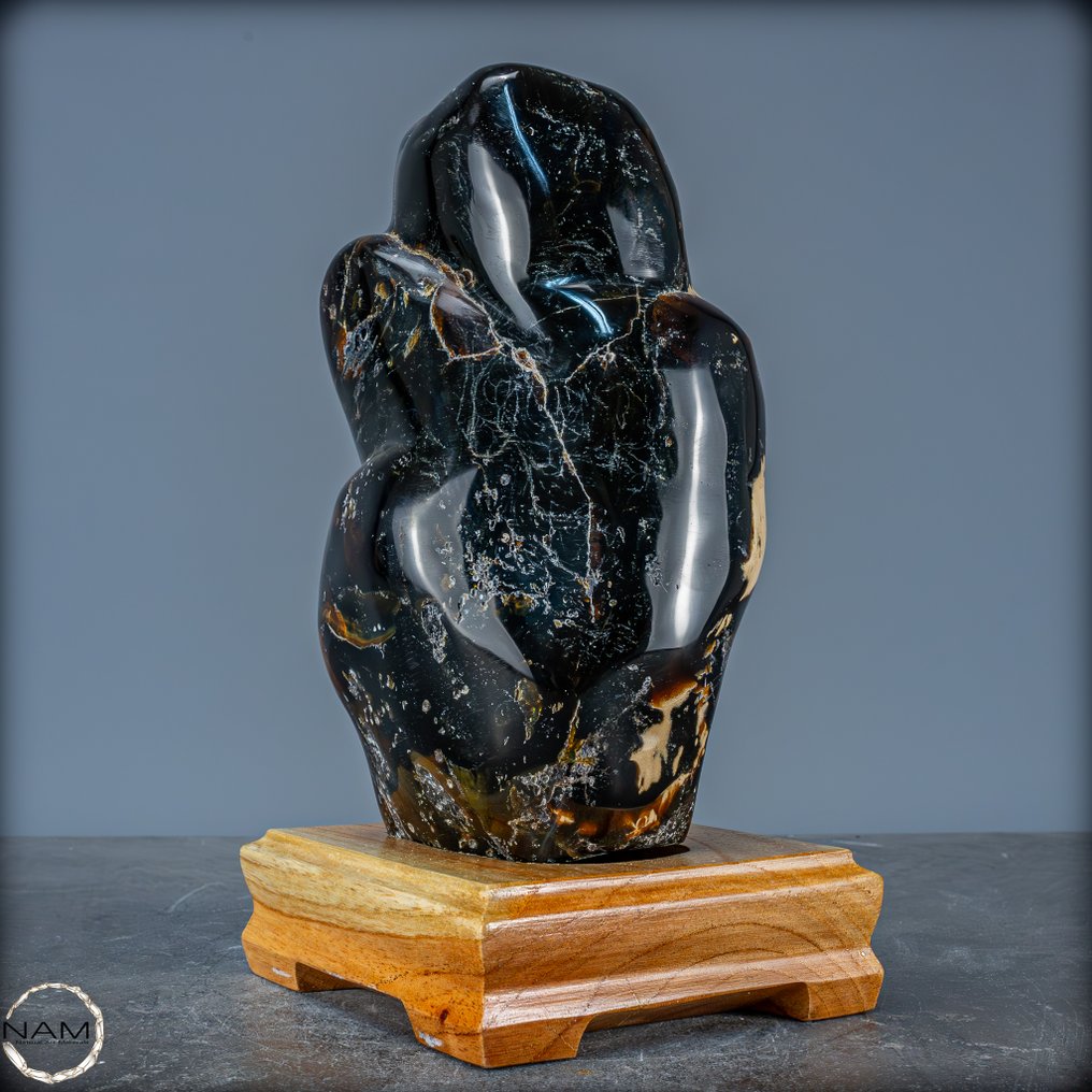 Καταπληκτικό φυσικό κόκκινο / μπλε κεχριμπάρι. Ελεύθερη μορφή σε σταντ- 1784.49 g #1.0