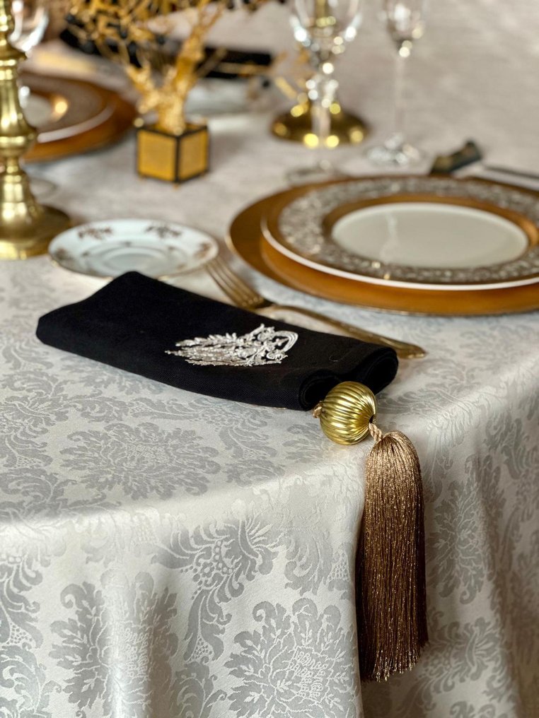 White damask tablecloth for large tables, floral damask patterns. Elegant decorative style. - Tablecloth  - 270 cm - 180 cm #1.0