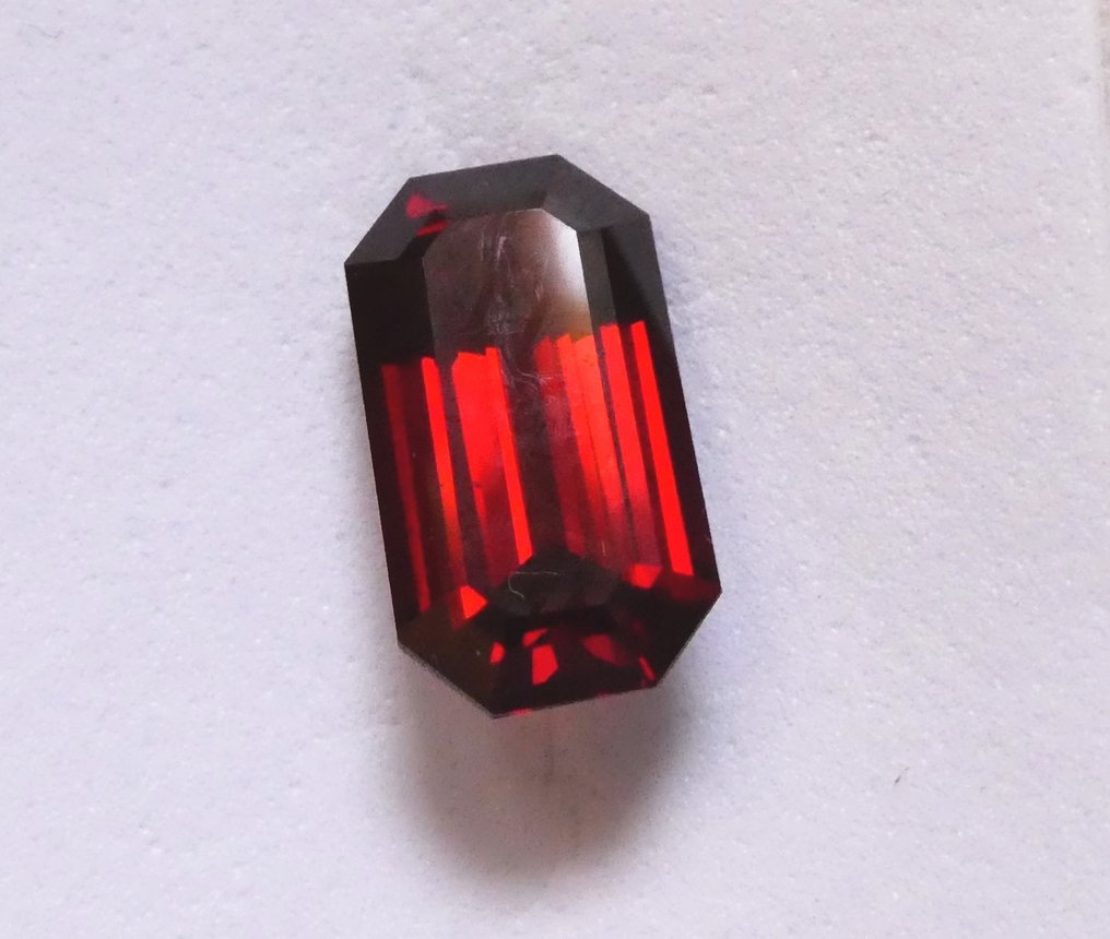 Rosso Spinello  - 4.29 ct - Lotus Gemology #2.1