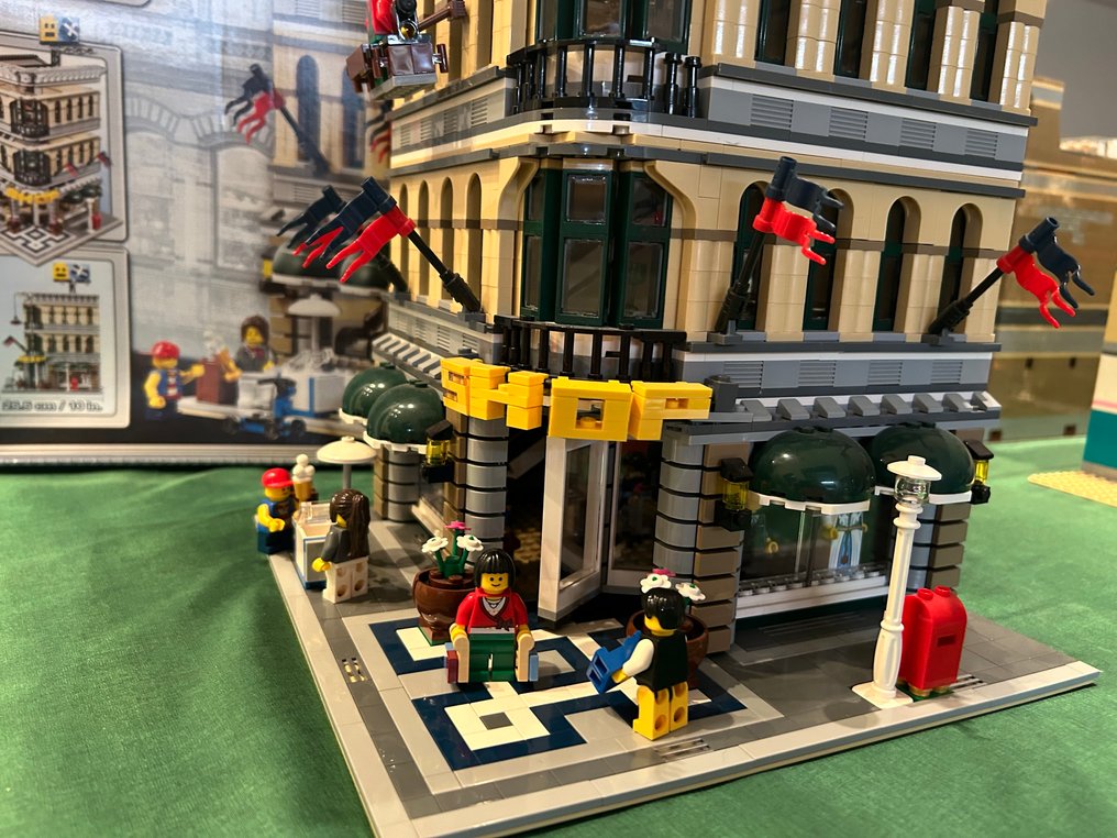 LEGO 10211 Le grand magasin Grand Emporium auction online Catawiki