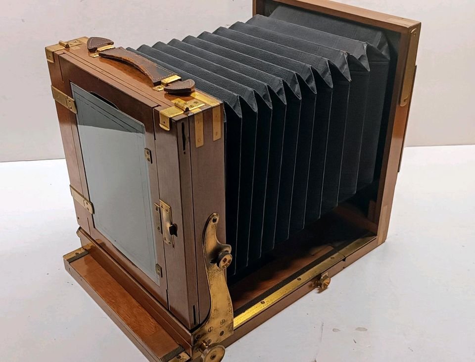 Antike Holzreisecamera, Plattencam mit Verschluss Optik 1910