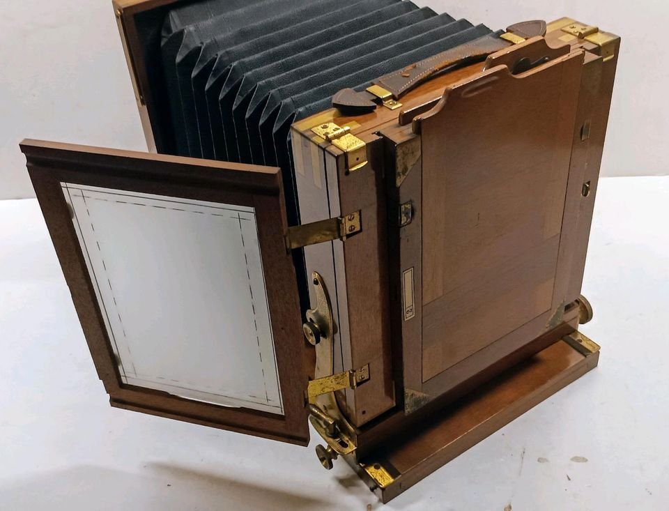 Antike Holzreisecamera, Plattencam mit Verschluss Optik 1910