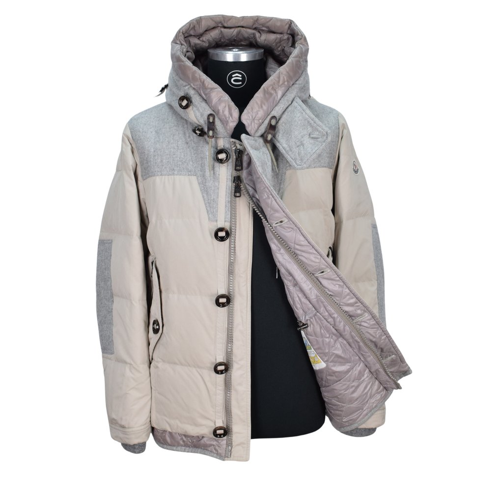 Moncler Down jacket auction online Catawiki