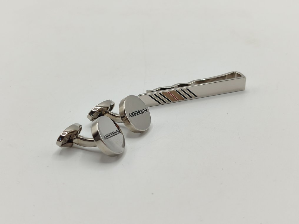 Burberry cufflinks price new arrivals