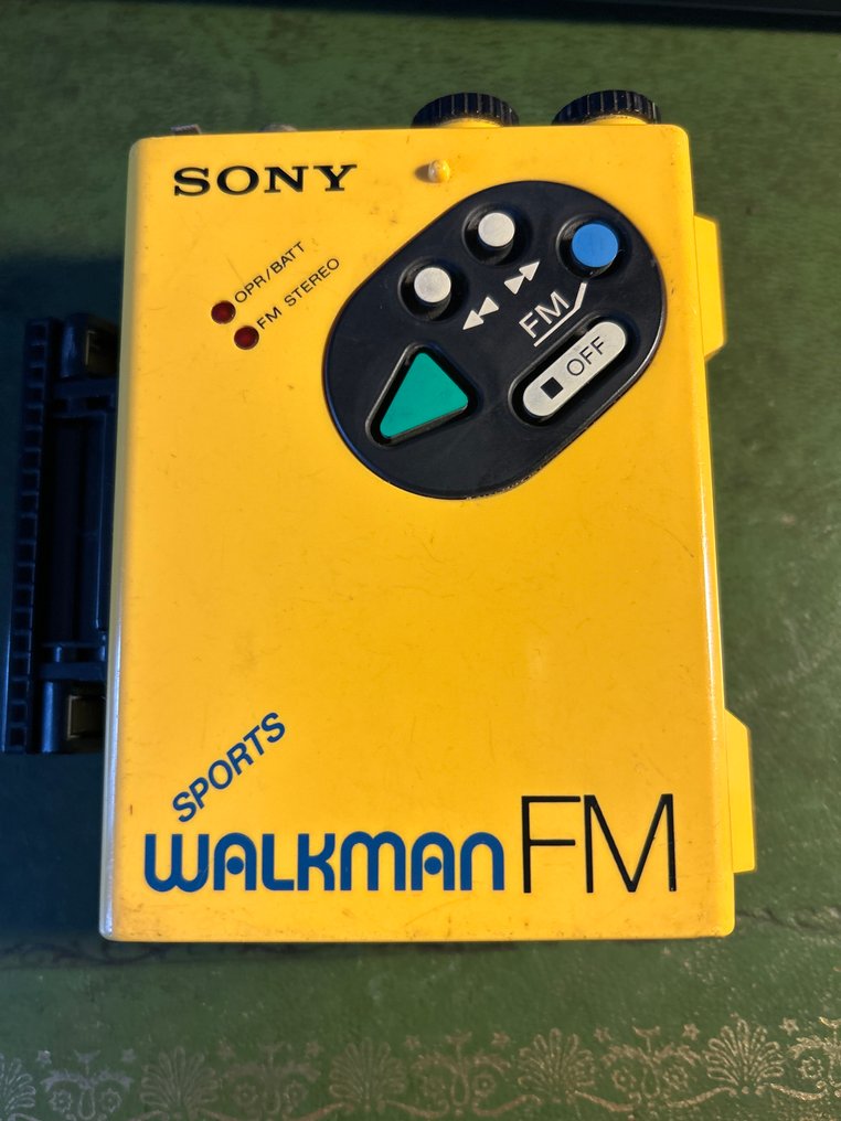 ホットなアイテム、ホットな節約 SONY SPORTS 落札 売買されたオークション情報 WALKMAN ちいさい ポータブルプレーヤー