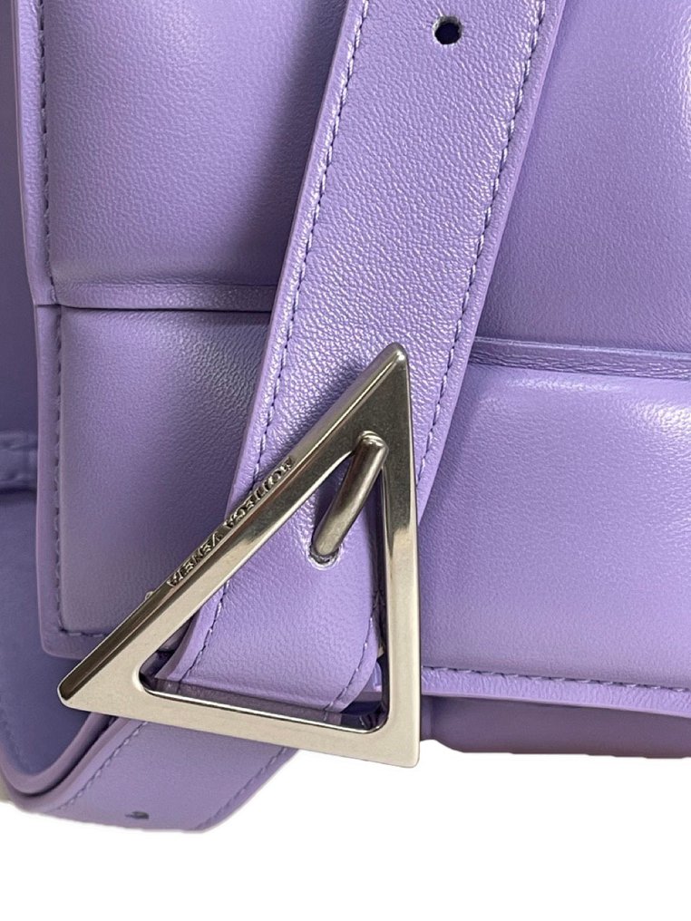 Bottega Veneta Padded Cassette Bag auction online Catawiki