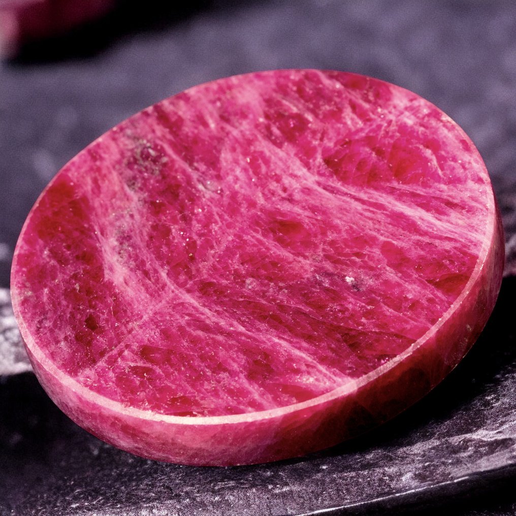 Spectacular natural ruby - best quality rough ruby medallion - Height: 48.8 mm - Width: 48.2 mm- 47 g #3.2