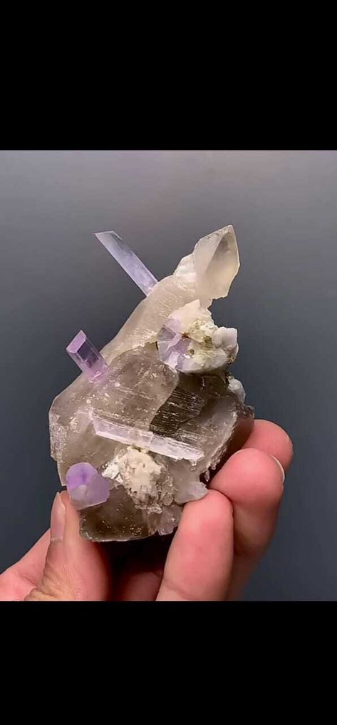 Kunzite Crystal - Height: 8.8 cm - Width: 6.7 cm- 144 g - (1) #3.2