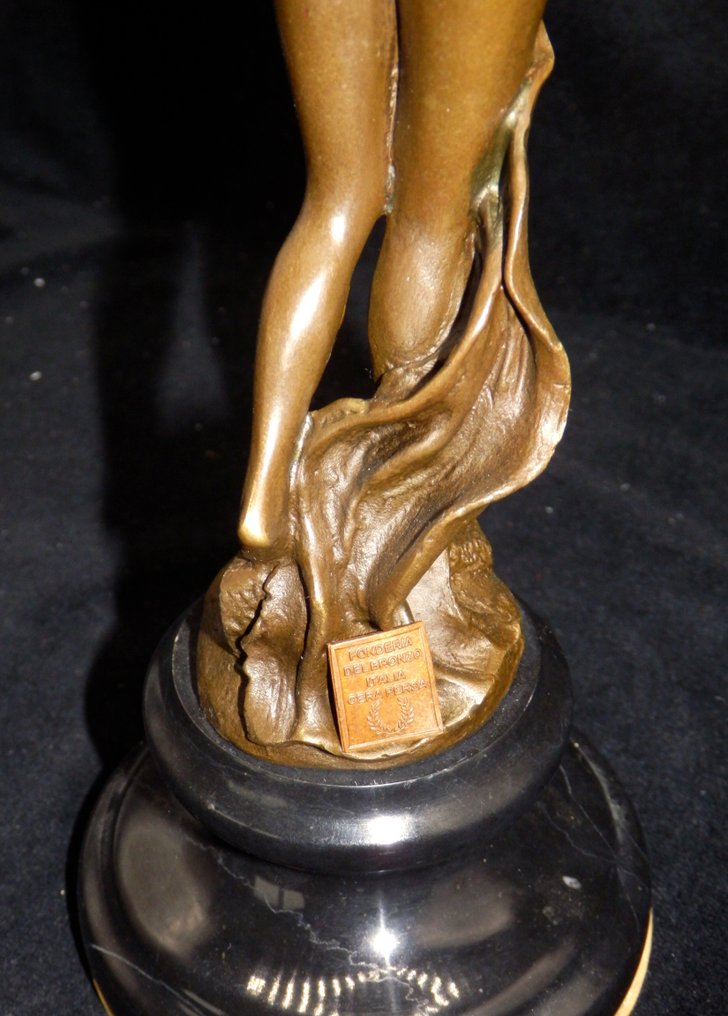 Scultura, Fraai bronzen Sculptuur van mooie vrouw in Art Nouveau Stijl (XL) - 33 cm - Bronzo, Marmo - 2020 #1.0