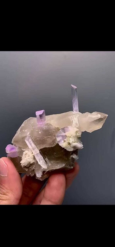 Kunzite Crystal - Height: 8.8 cm - Width: 6.7 cm- 144 g - (1) #2.1