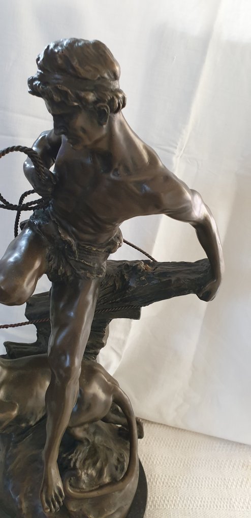After Barye - Statue, Roman warrior fights a tiger - 20 kg - 60 cm - Patinated bronze #4.3