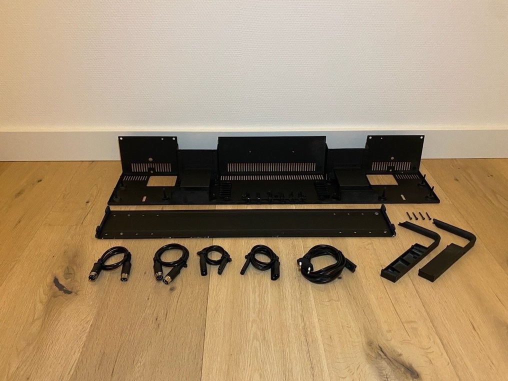 Bang & Olufsen - Wallbracket type 2087 including wall plate. Audio component #2.1