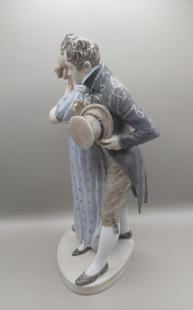 Royal Copenhagen - Christian Thomsen - Figure - Der Heiratsantrag #1680 - Porcelain #3.2