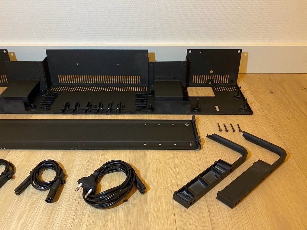 Bang & Olufsen - Wallbracket type 2087 including wall plate. Audio component #4.3