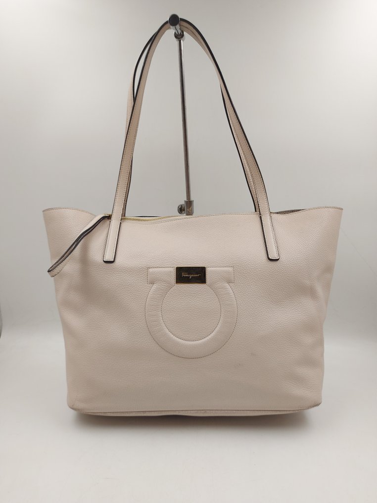 Salvatore Ferragamo No Reserve Price Salvatore Ferragamo Bag Shoulder bag auction online Catawiki