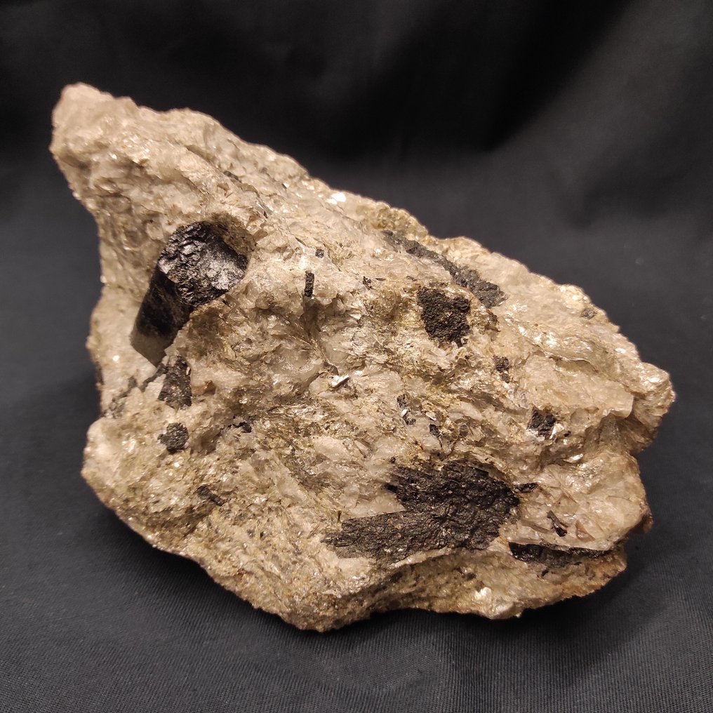 Tourmaline and muscovite Specimen - Height: 11 cm - Width: 19 cm- 2370 g - (1) #3.2