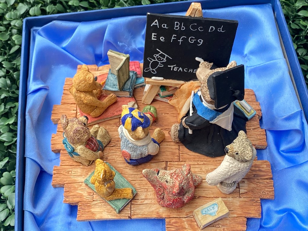 Colour Box - Statue, De schoolklas met 6 teddybeer leerlingen en 1 teddy leraar - 9 cm - mass #4.3