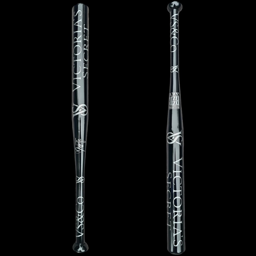 Moontje - Victoria's Secret Baseball Bat Black-Silver edition. #1.0