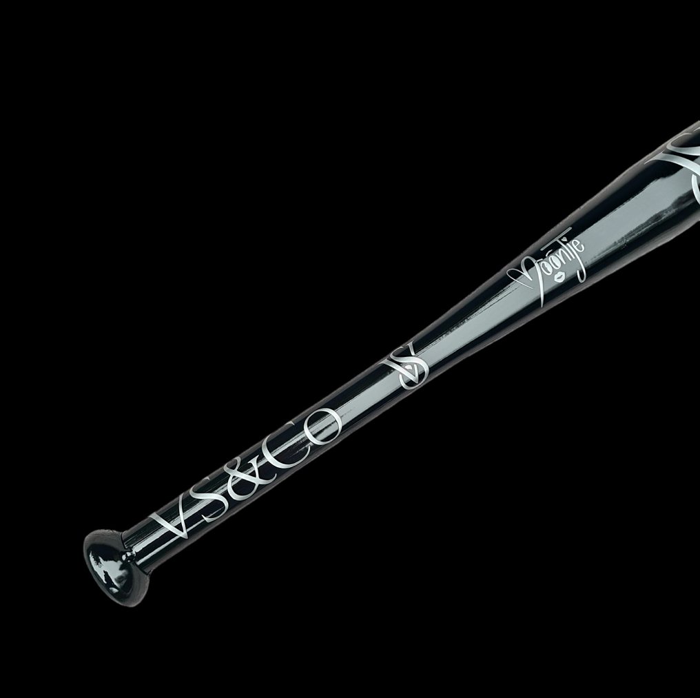 Moontje - Victoria's Secret Baseball Bat Black-Silver edition. #1.0