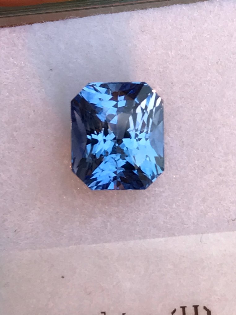 1 pcs  Kék Zafír  - 3.54 ct - Amerikai Gemmológiai Intézet (GIA) #1.0