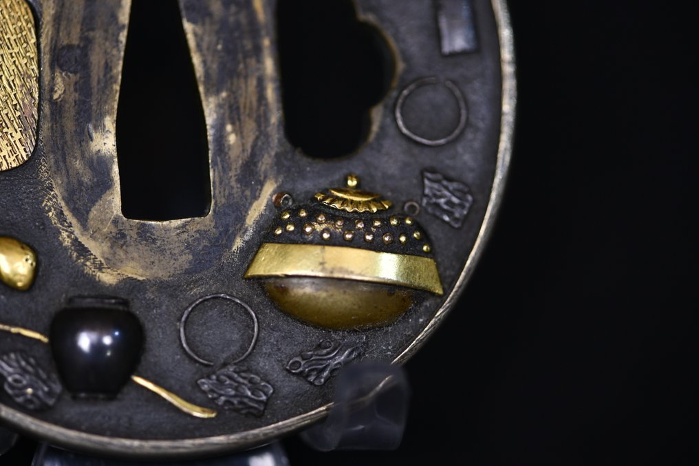 Tsuba in bronzo con un uccello su un ramo di prugno, incastonata con oro, argento e bronzo. - Rame, Argento, Oro, Ferro - Giappone - Periodo Edo (1600-1868) #4.3